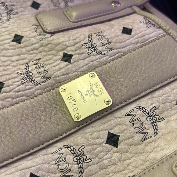 MCM Reversible Medium Liz Shopper in Visetos - Picture 3 of 13